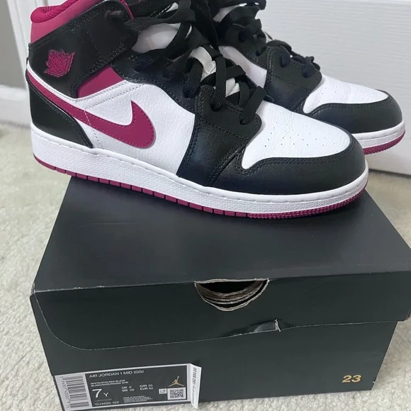 Air Jordan 1 Mid GS – White/Gym Red-Black (Size W8.5) - Picture 2 of 8